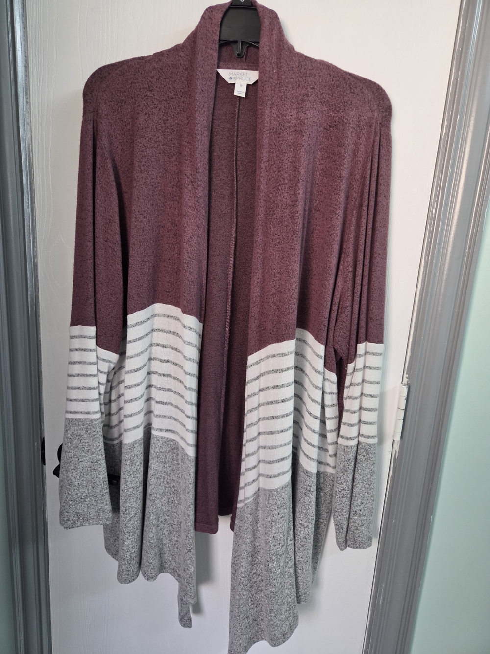 Market & Spruce Plum, White & Gray Open-Front Colorblock Cardigan